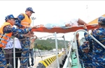 Vụ tàu cá gặp nạn trên biển: Điều trị 3 ngư dân bị thương ngay khi vào bờ