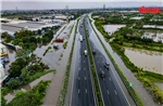 Km191 tuyến cao tốc Pháp Vân - Cầu Bồ - Mai Sơn - Quốc lộ 45 bị ngập, người dân cần tuyệt đối tuân thủ hướng dẫn của Cảnh sát giao thông