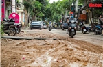 Hà Nội: Người dân khốn khổ vì ‘bẫy bùn’ trên đường Thanh Bình