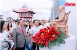 Chủ tịch TP Hà Nội tham quan Không gian Truyền thống và Sáng tạo Hà Nội 2025