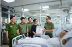 Giám đốc Công an Hà Nội thăm hỏi cán bộ bị thương khi bảo vệ an ninh cho sự kiện A80