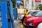 Hà Nội cho phép lắp trạm sạc và đổi pin xe điện tại 39 điểm đỗ 