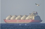 Tàu chở dầu được Mỹ hộ tống bị Iran tấn công ở eo biển Hormuz