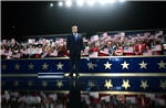 Tấm séc 5.000 USD của ông Trump: Giải pháp cho vấn đề không có thật?