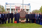 Tổng Bí thư Tô Lâm đặt hoa tại biển lưu danh Tổng Bí thư Lê Duẩn ở Moskva