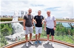 Huyền thoại bóng đá Michael Owen bất ngờ check in Cầu Vàng 