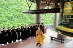 Đúng 6 giờ sáng ngày 1/7, các chùa trên toàn quốc cử chuông, trống cầu quốc thái dân an 