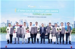 VinFast bàn giao lô xe Limo Green đầu tiên cho khách hàng