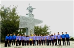 Thanh tra Viện KSNDTC và Viện KSND tỉnh Thanh Hóa dâng hương tại Tượng đài Thanh niên xung phong