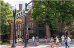 Đòn giáng mới vào trường Harvard đe dọa nguồn thu chính của hàng trăm đại học Mỹ