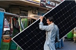 Làn sóng điện Mặt Trời tại Pakistan 'hóa giải' cú sốc năng lượng Trung Đông