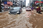 Mưa lớn sáng 26/8, đường phố Hà Nội ngập nặng, nhiều tuyến đường tắc nghẽn sau cơn mưa kéo dài 
