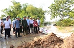 Nước sông Cầu rút dần, người dân chuẩn bị dọn dẹp nhà cửa