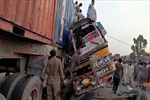 Xe khách lật xuống mương ở Pakistan, 8 người tử vong