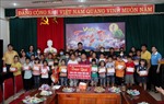 Trao quà cho trẻ mồ côi tại Nghệ An nhân dịp Tết Trung thu 2023