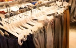 EU cấm tiêu hủy quần áo tồn kho