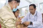 Cứu sống một bệnh nhi người Campuchia mắc sốt xuất huyết nặng