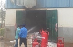 Lực lượng tại chỗ kịp thời dập tắt đám cháy ở Khu công nghiệp Kim Huy