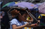 Nỗi lo thời tiết nắng nóng làm gián đoạn việc học tập của trẻ em châu Á