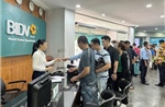 TP Hồ Chí Minh: Nhiều người xếp hàng chờ đợi mua vàng