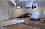 Bệnh viện đầu tiên tại Việt Nam đầu tư hệ thống robot xạ phẫu tích hợp AI điều trị ung thư