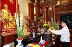Dâng hương Chủ tịch Hồ Chí Minh, thăm và tặng quà gia đình chính sách