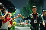 Người dân &#39;tiếp sức&#39; cho các khối diễu binh, diễu hành Sơ duyệt A80