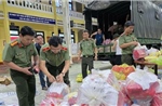 Bộ Công an gửi 30 tấn hàng hóa tiếp sức người dân vùng ngập lụt Huế