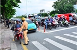 Tuyên truyền quy định về dừng, đỗ phương tiện trên vạch mắt võng tại các giao lộ
