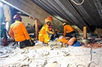 Vụ sập trường học tại Indonesia: Hàng chục người vẫn mất tích