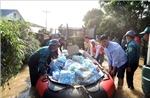 Người dân vùng lũ giữ tinh thần sẻ chia