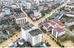 Trung tâm thành phố Huế vẫn ngập trong biển nước