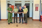 Người dân tự nguyện giao nộp 5 con rùa núi vàng quý hiếm