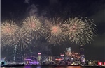 Pháo hoa thắp sáng Hong Kong (Trung Quốc) chào đón Xuân mới