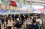 Sân bay Nội Bài đông nghẹt người trước kỳ nghỉ Tết