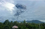 Núi lửa Dukono phun trào liên tiếp, Indonesia cảnh báo nguy cơ tro bụi lan rộng