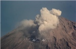 Hai núi lửa đồng loạt phun trào tại Indonesia
