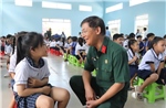 'Cùng em vui đến trường' tiếp sức học sinh khó khăn vùng biên