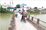 Nghệ An: Cầu Hồng Phong xuống cấp nghiêm trọng nhưng người dân vẫn lưu thông