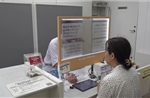 Màn hình phiên dịch trong suốt, thu hẹp rào cản ngôn ngữ tại các nhà ga Tokyo