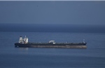 Tàu chở dầu treo cờ Nga bị Mỹ bắt giữ bất ngờ xuất hiện ngoài khơi Scotland