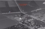 Video tên lửa Iskander của Nga lao thẳng xuống căn cứ phóng UAV tầm xa của Ukraine