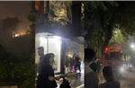 Dập tắt đám cháy ở cửa hàng kinh doanh thảm tại Lạc Long Quân (Hà Nội)