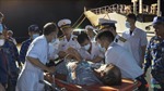 Tàu Hải quân đưa ngư dân bị bệnh từ Trường Sa về đất liền điều trị