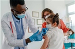 CDC Mỹ bỏ khuyến cáo tiêm vaccine ngừa COVID-19 với trẻ em và thai phụ khỏe mạnh