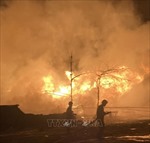 Bình Dương huy động 7 xe chữa cháy dập lửa tại công ty kinh doanh pallet gỗ