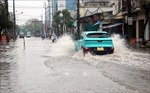 Đường phố Thái Bình biến thành &#39;sông&#39; sau trận mưa lớn