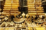 Thị trường hàng hóa châu Á: Giá vàng có thể giảm xuống dưới mức 2.300 USD/ounce