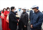 Thủ tướng thăm và chúc Tết công nhân đang thi công cao tốc Vân Đồn-Móng Cái