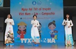 Trao tặng áo dài cho sinh viên Lào, Campuchia đang sinh sống, học tập tại Thành phố Hồ Chí Minh